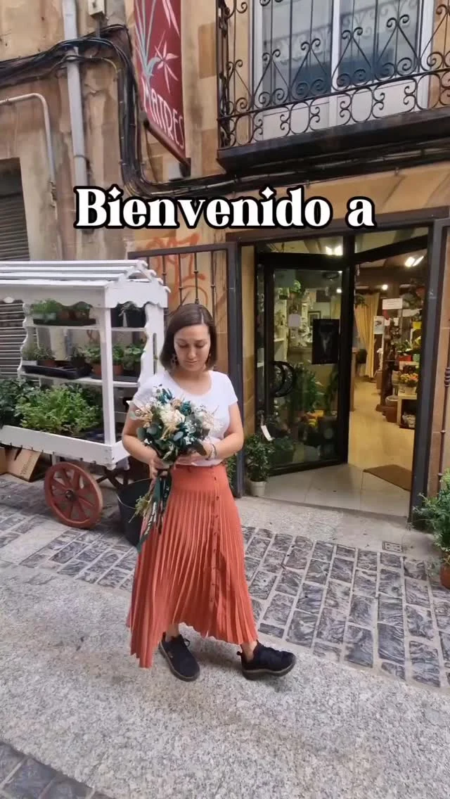Gracias por formar parte de esta gran familia ❤️

El verano siempre es agotador para nosotras y a la vez nos hace muy felices preparar cada detalle de vuestras bodas 🤍